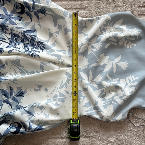 Just...Taylor Blue and White Floral Midi Dress has Pockets! - Picture 8 of 10